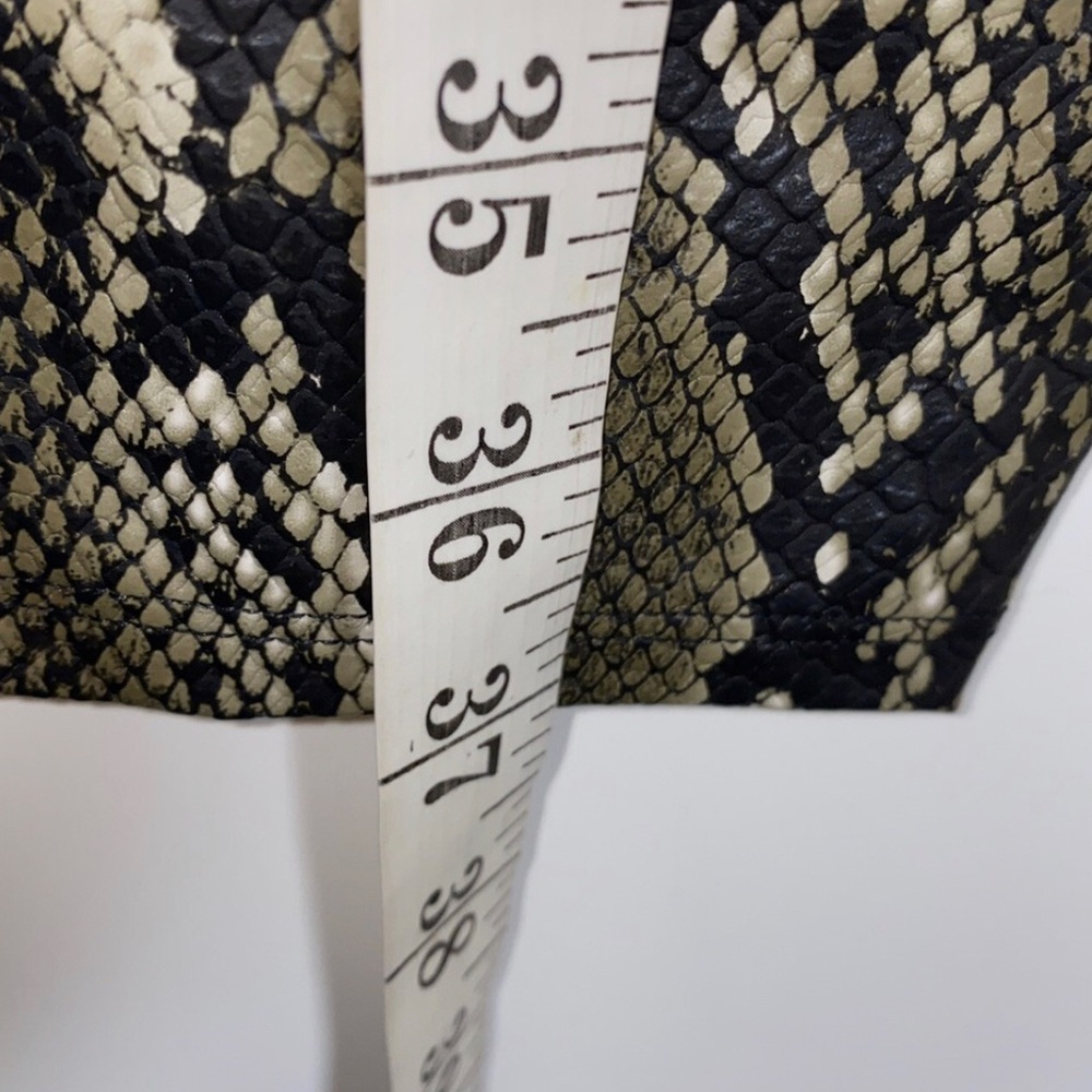 SPANX Assets (Small) Faux Leather leggings (Shaping Smoothing) SNATCHED BOD! - Picture 8 of 10